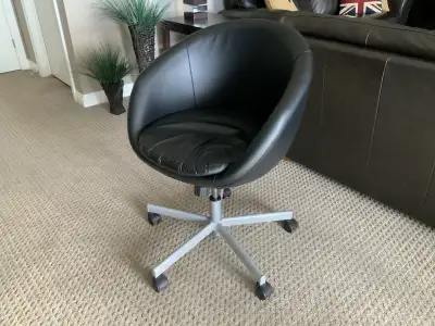 Black faux leather desk chair. Airlift & swivel work well. Great condition! $75 OBO Pick up in Langd...