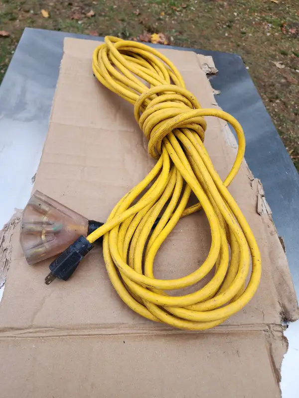 50' Heavy-Duty Outdoor Indoor Extension Cord With Three Outlets in Outdoor Tools & Storage in Windsor Region - Image 6
