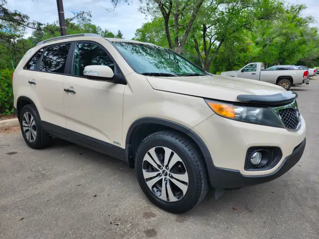 2011 Kia Sorento - Super Clean - 3rd Row Seats