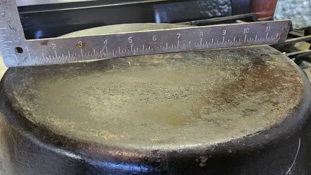 vintage wagner ware #12 large 14" cast iron skillet in Kitchen & Dining Wares in Edmonton - Image 8
