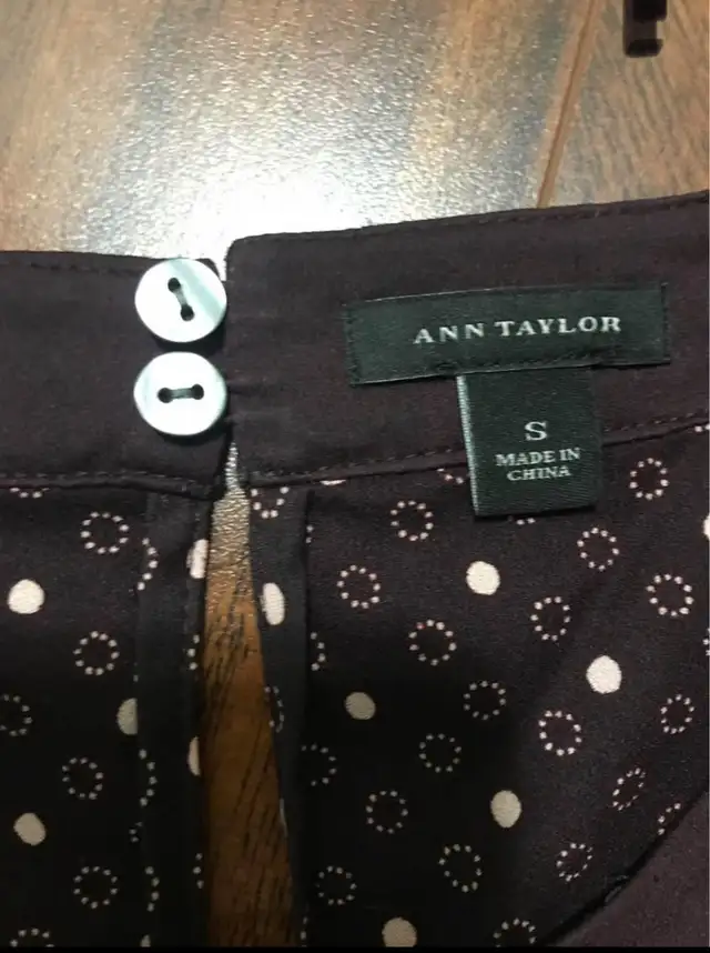 Ann Taylor women’s small sleeveless blouse, maroon bow detail in Women's - Tops & Outerwear in Oshawa / Durham Region - Image 4
