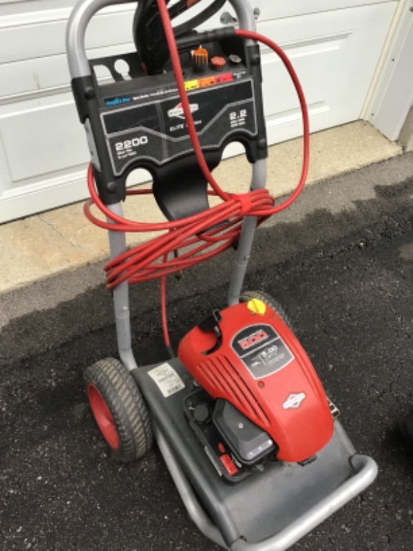 Briggs and Stratton gas pressure washer in Lawnmowers & Leaf Blowers in Kingston