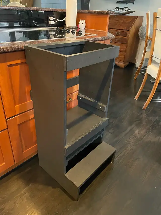 Toddler learning tower in Feeding & High Chairs in Calgary - Image 2