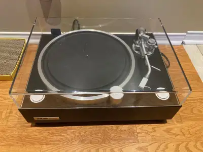 Yamaha GT-2000 top model turntable in excellent condition, View more