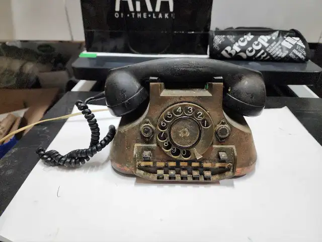 Vintage,Retro rotary phone, solid copper, backlite in Arts & Collectibles in Oakville / Halton Region - Image 2