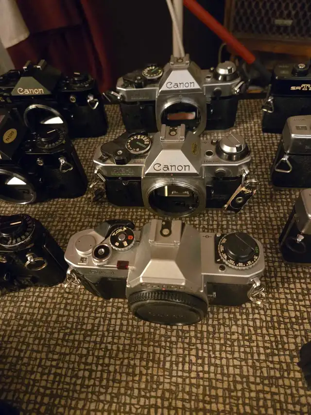 Vintage Film Cameras in Cameras & Camcorders in Cole Harbour - Image 9