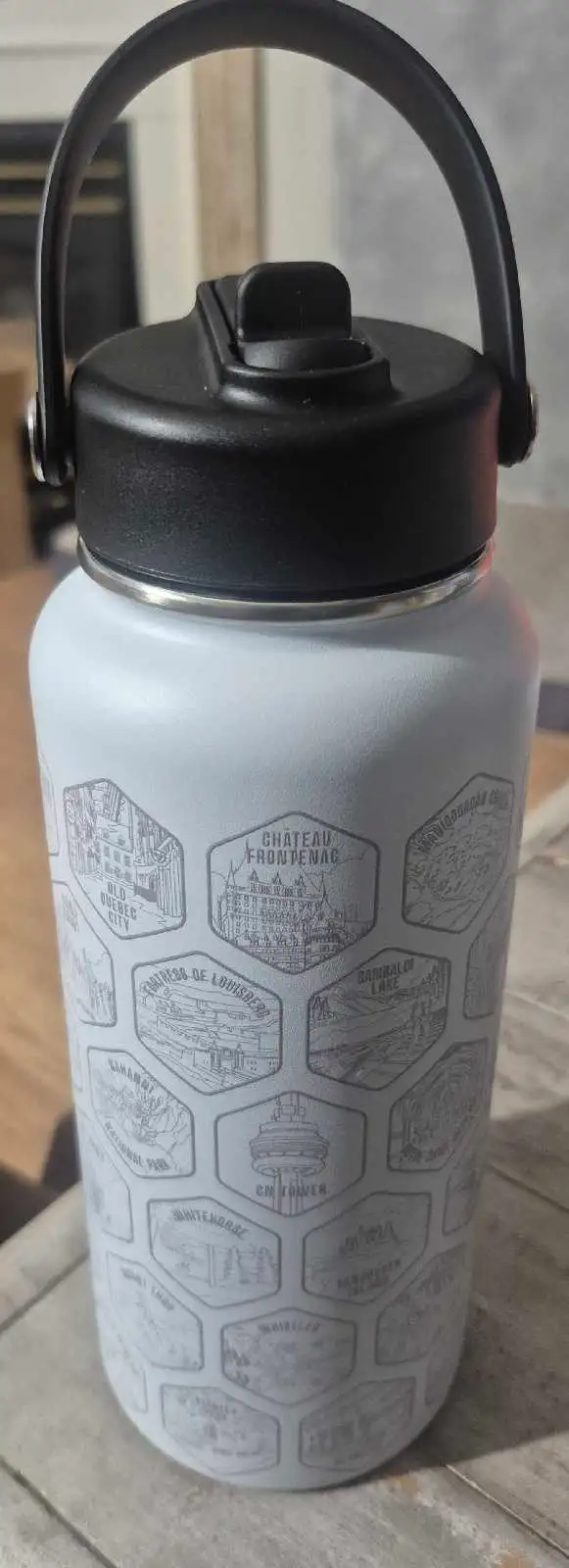 Let's Wander Canada Water Bottle in Kitchen & Dining Wares in Mississauga / Peel Region - Image 9