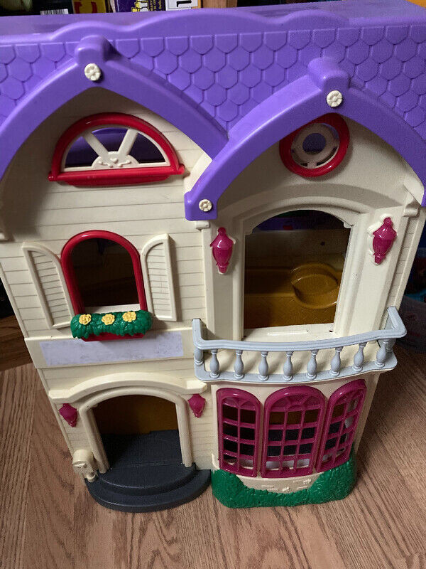 Maison poupée barbie dans Jouets et jeux  à Granby