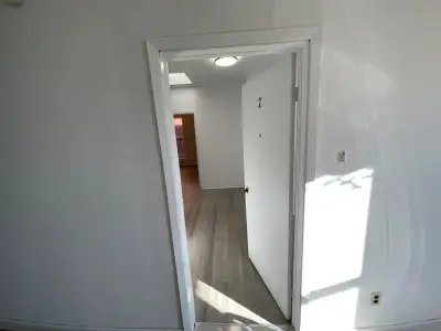 2 1/2 à louer dès maintenant. 1 chambre fermée. Chauffage et électricité inclus. NOUVEAUX ITEMS: pla...