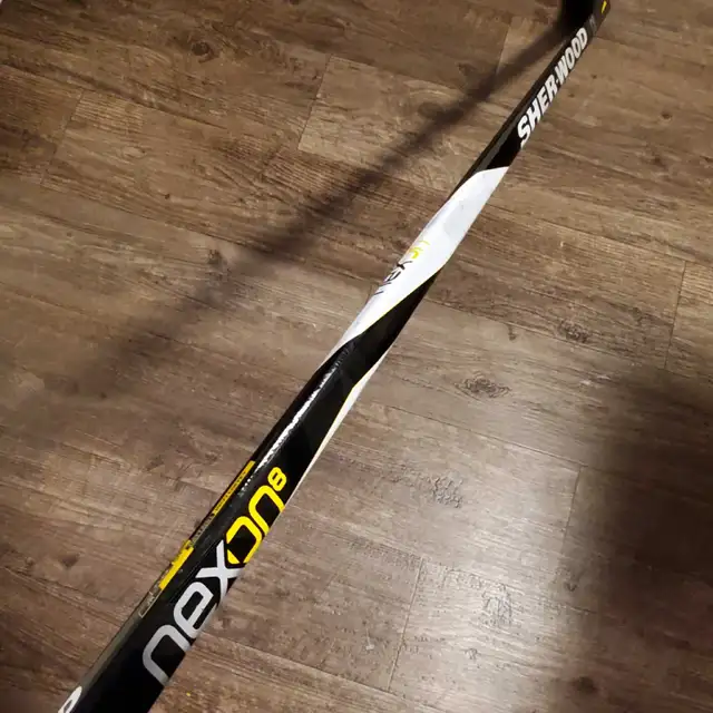 New 52" Youth  / Jr. SHER-WOOD NEXON Composite  Hockey Stick  in Hockey in Barrie - Image 4