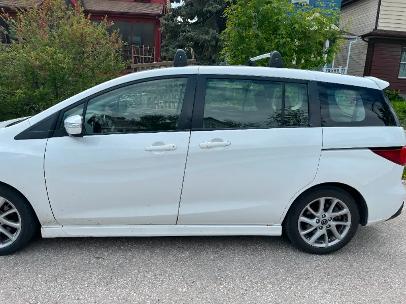 2013 Mazda 5- sunroof, htd seats, 2 sets of tires, remote start