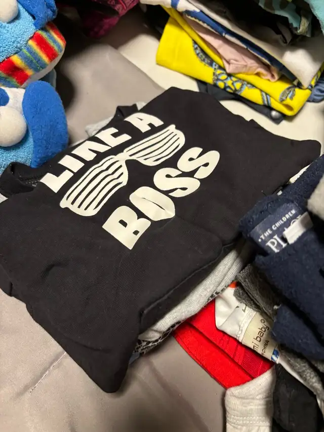 Lot de vêtements (plusieurs tailles 2-8 ans pour garçon) in Kids & Youth in Laval / North Shore - Image 9