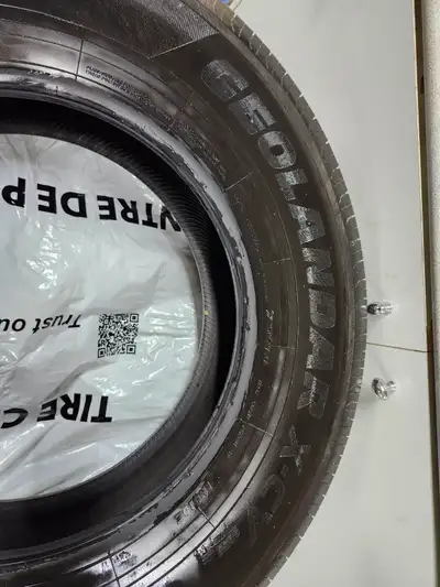 4 pneus Yokohama Geolandar X-CV en taille 245/70R17 neufs à vendre. Les pneus sont visible sur la ri...
