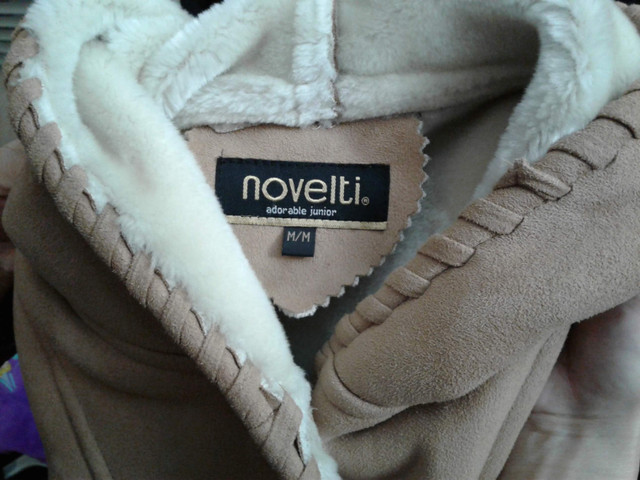 Novelti  coat in Women's - Tops & Outerwear in Mississauga / Peel Region - Image 3