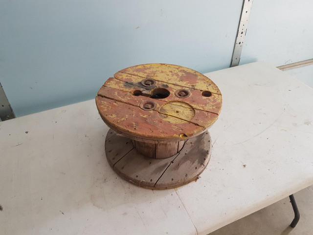 old wire rope spool 16" in Other in Sarnia - Image 2
