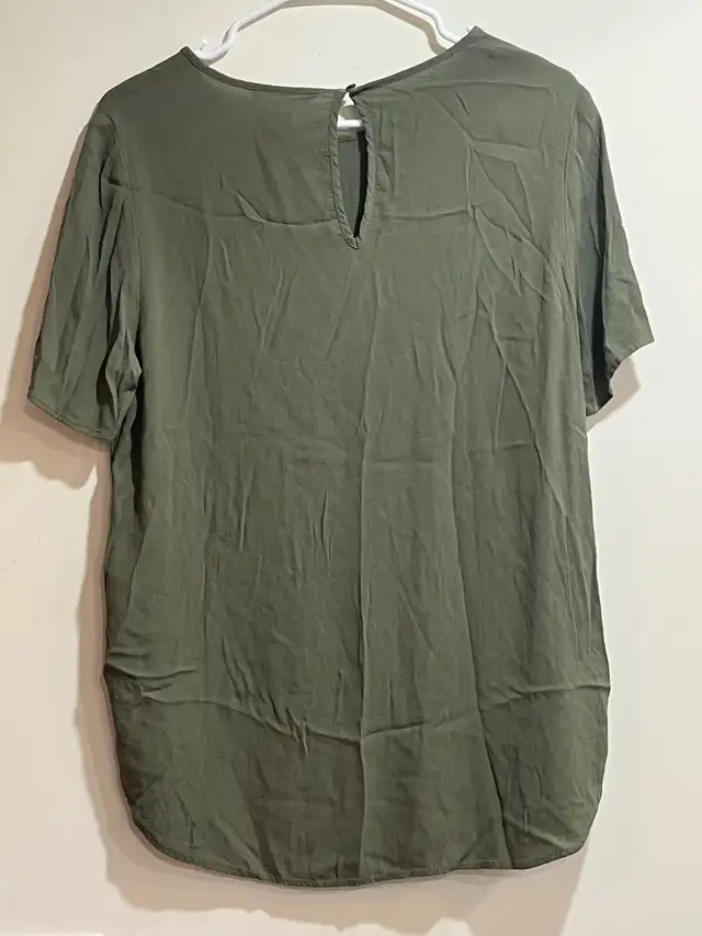 H&M army Green top sz 12 in Women's - Tops & Outerwear in Mississauga / Peel Region - Image 4
