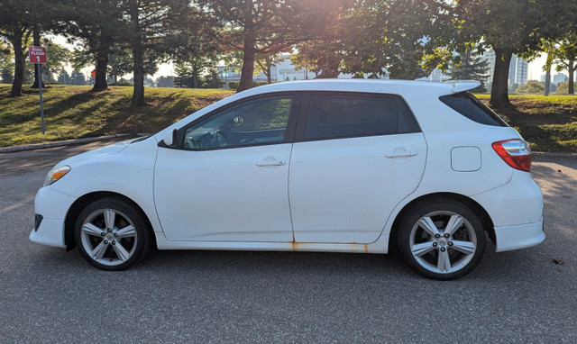 2010 Toyota Matrix XR FWD 2.4L for Sale in Cars & Trucks in Markham / York Region - Image 3