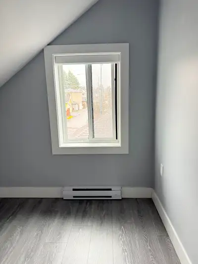 Bright and well-kept 2.5 bedroom laneway house in the East Sunset area, walking distance to Main Str...