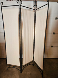 Trifold privacy screen