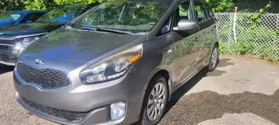 English below Auto de mon père aîné qui ne peut plus conduire. Seulement 147,000 km. En très bonne c...