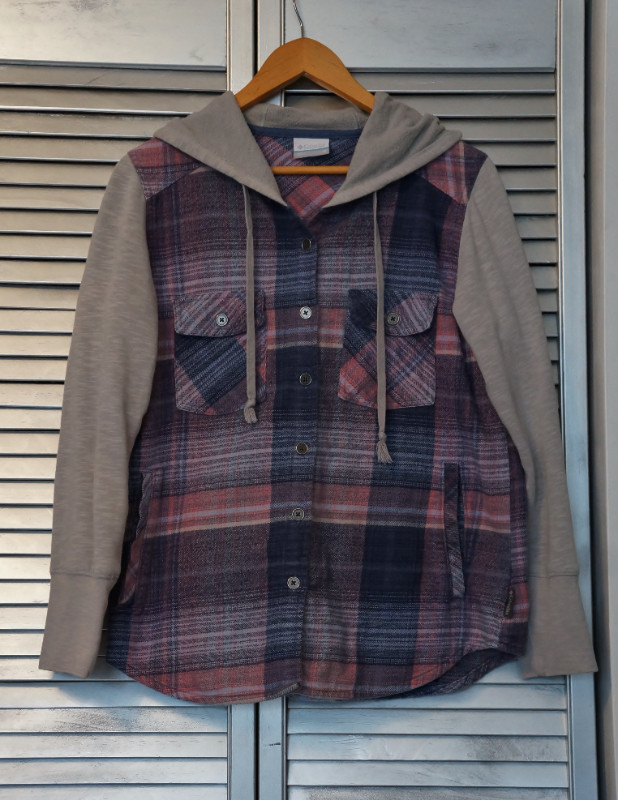 Womens' COLUMBIA Plaid Hoodie - Size Medium in Women's - Tops & Outerwear in City of Toronto