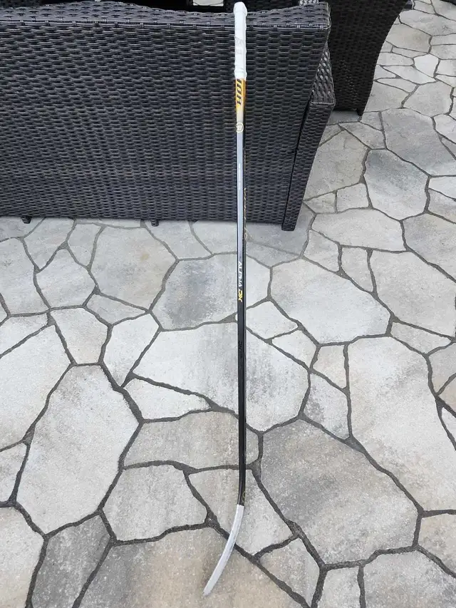 Warrior Alpha DX Gold Junior Hockey Stick 50 Flex in Hockey in Ottawa - Image 3