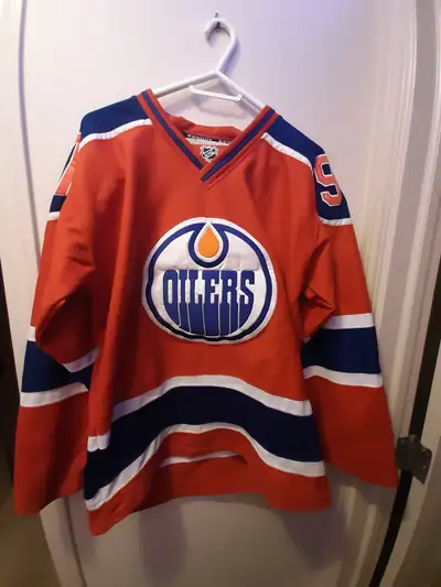 Oilers McDavid jersey, View more