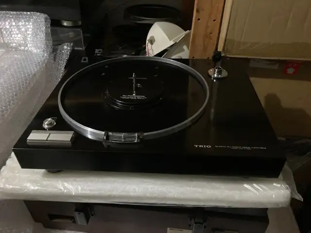 Kenwood KD-750 /  Trio KP-7700  top model Quartz Lock turntable in Stereo Systems & Home Theatre in Mississauga / Peel Region - Image 8