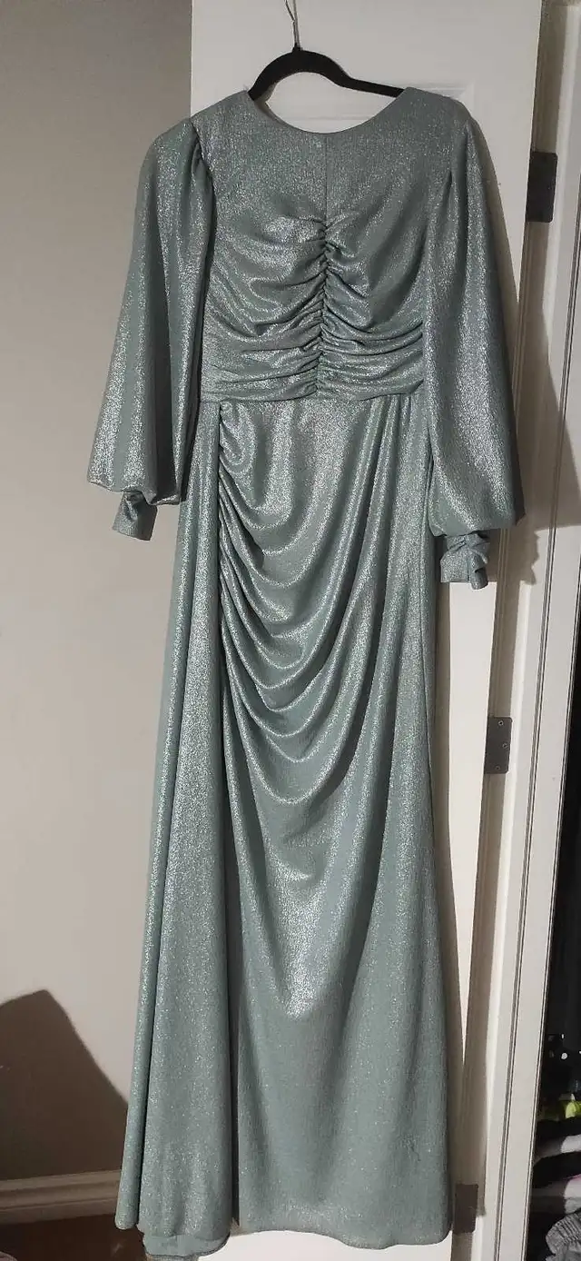 Grad dress  in Women's - Dresses & Skirts in Edmonton - Image 3