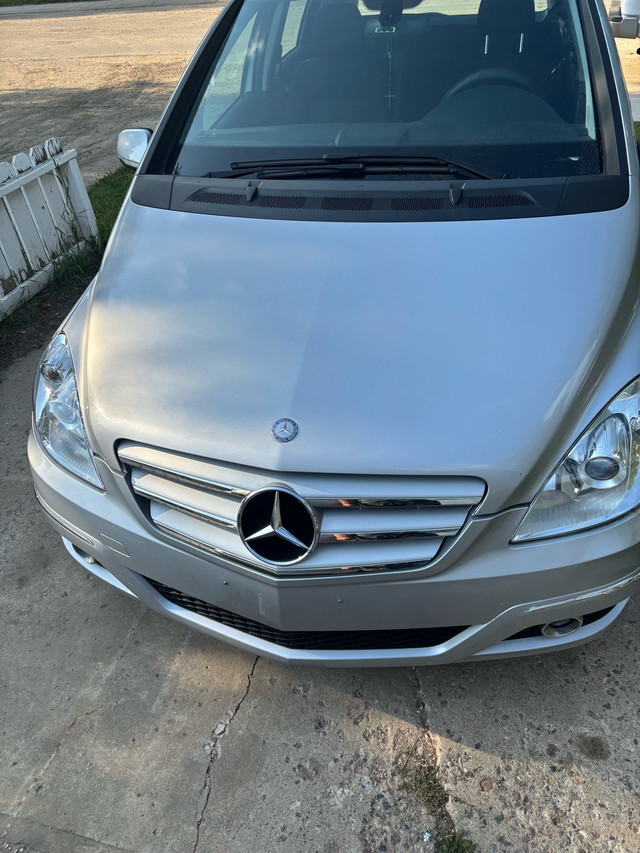 Mercedes b200 2009 in Cars & Trucks in Saskatoon