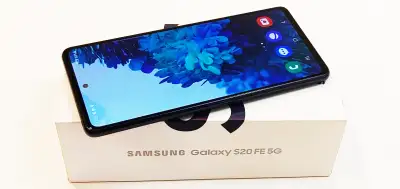 Samsung Galaxy S20FE in pristine condition. The phone is unlocked and can work on any carrier networ...