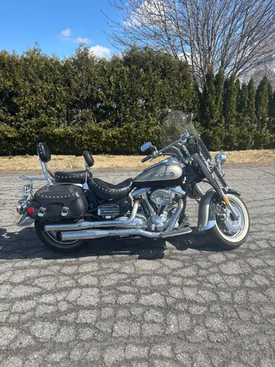 Yamaha Roadstar Silverado 2000 Argent Entretient fait cher Yamaha Batterie neuve