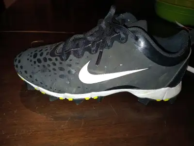Youth black Nike baseball shoes cleats size 6Y, View more