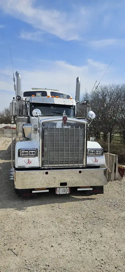 2017 Kenworth W900B Heavy Spec Cummins ISX15 Horsepower 550H 18 speed manual Eaton fuller transmissi...