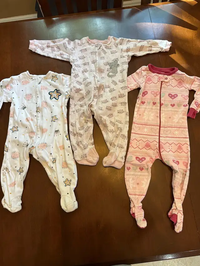 9 months Girl’s Zippered Sleepers Footie  Pajamas - $9 for all in Clothing - 9-12 Months in Saskatoon - Image 2