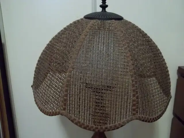 VINTAGE LEVITON LAMP in Indoor Lighting & Fans in City of Toronto - Image 4