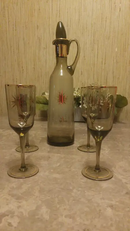 Wine decanter 4 glass set in Kitchen & Dining Wares in Windsor Region - Image 3