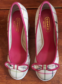 COACH Women’s Sydney Tattersall Raspberry Trim Wedge Sandals Bow