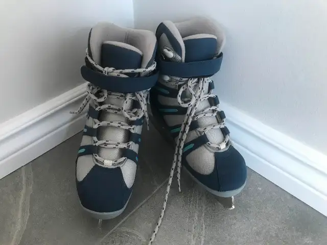 Patins à glace pour enfants Softec gr: 4 in Skates & Blades in West Island - Image 3