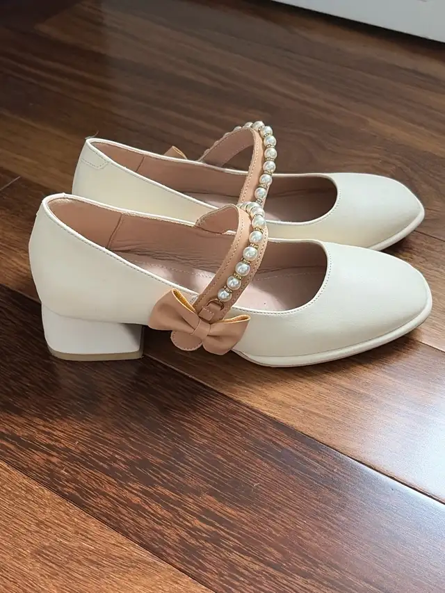 Short heels414907120757647360