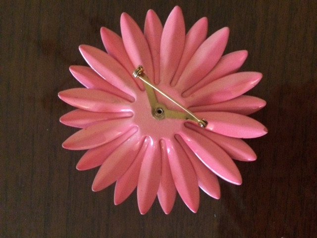 MID CENTURY FLOWER POWER PIN BROOCH in Jewellery & Watches in Medicine Hat - Image 2