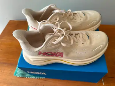 Hoka Clifton 10 Running Shoes femmes, View more
