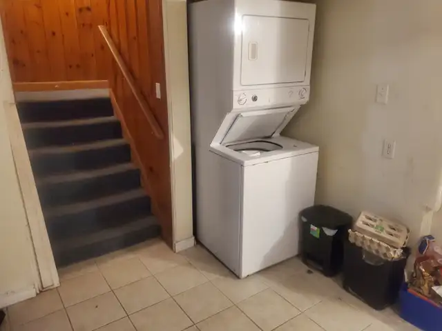 Lease takeover private room near (McMaster University) in Long Term Rentals in Hamilton - Image 3