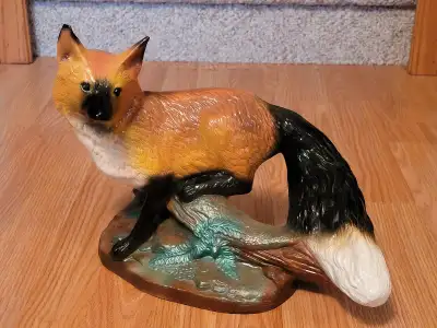 Fox statue Ceramic? Pottery? Nice shape, some wear on nose, ear tips and log. Not sure, has a maker...