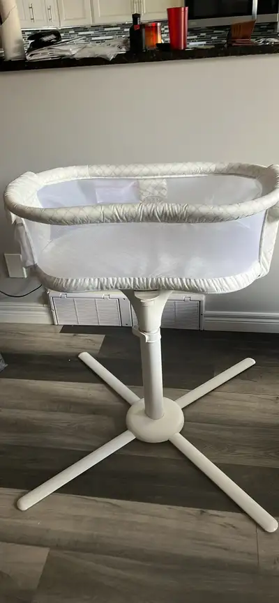 Halo BassiNest Soothing Sleeper  Over-Bed Baby Bassinet - NEW, View more