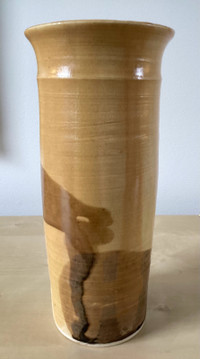 “BEVERLEY CORDNER” Signed Handcrafted Tan Pottery Vase