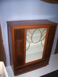 Antique Cabinet /Vaisselier antique 