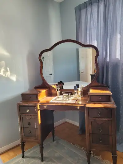 Antique Victorian Vanity with Mirror – Elegant & Timeless, View more