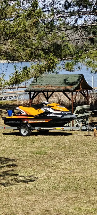Je vend mon seadoo brp gti se 130 + trailer Reverse IBR Freins Entretien a jour 143hrs ✌ Excellent e...