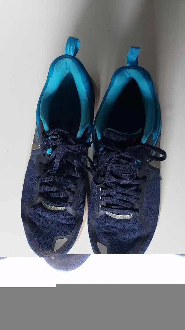 Reebok Distance 2.0 shoes Size 9.5 in Men's Shoes in City of Toronto - Image 3